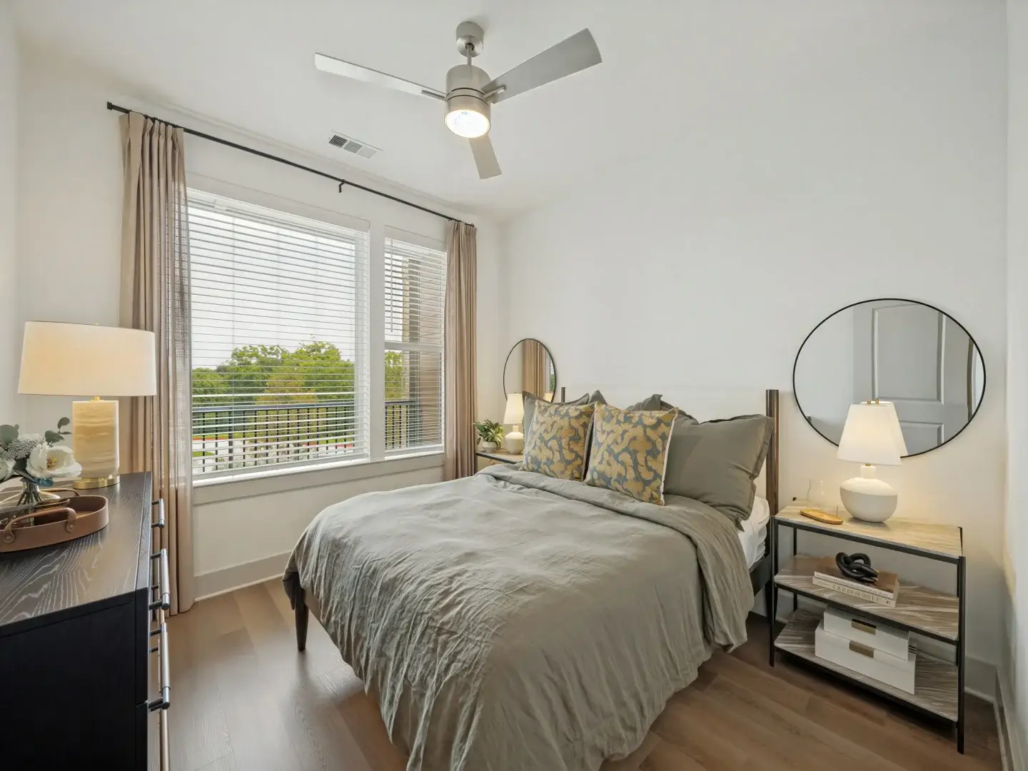 groves-south-congress-austin-tx-furnished-bedroom
